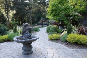 dolphin_fountain2